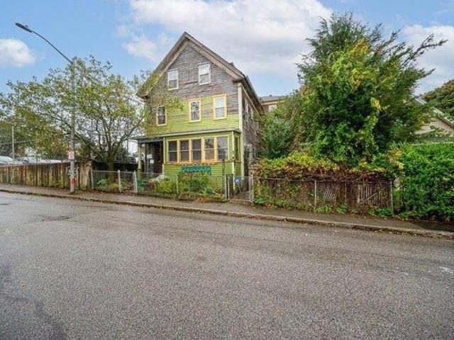 13 bedroom, Worcester MA 01610 104351402