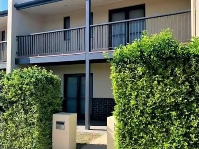 13 Boulevard Place, HILLVUE Townhouse for rent Listed by Emil.