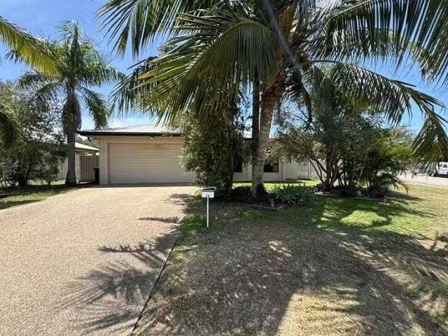 13 Bluff Street, Bushland Beach, QLD 4818