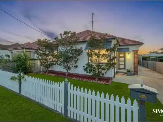 13 Brett Street, Georgetown House for rent Listed by Tully Yo.