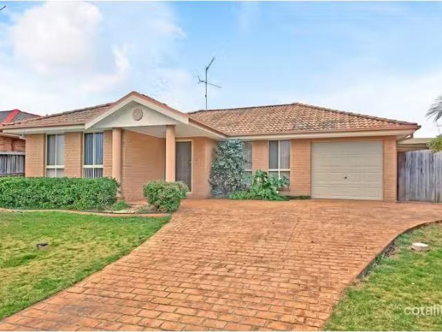 13 Bridle Road, Currans Hill House for rent Listed by Leasing.