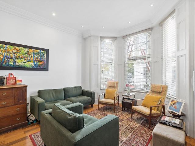 13 Campden Hill Gardens, Kensington, London W8, 2 bed flat to rent, £4,500 pcm | PrimeLocation