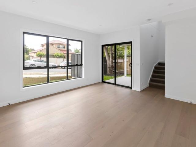 1/3 Cantala Avenue, Rosanna