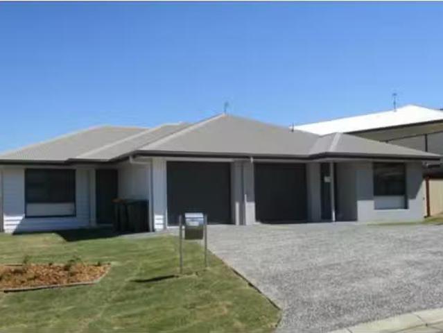 1/3 Calnan Crescent, CUMBALUM Townhouse for rent Listed by An.