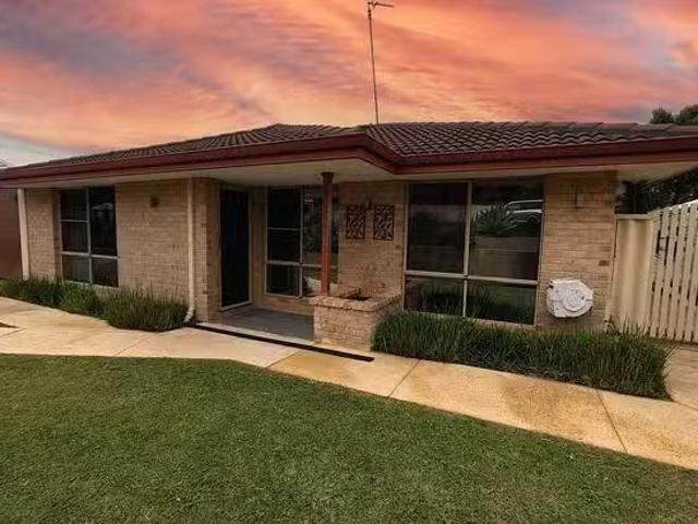 13 Christchurch Place, College Grove, WA 6230