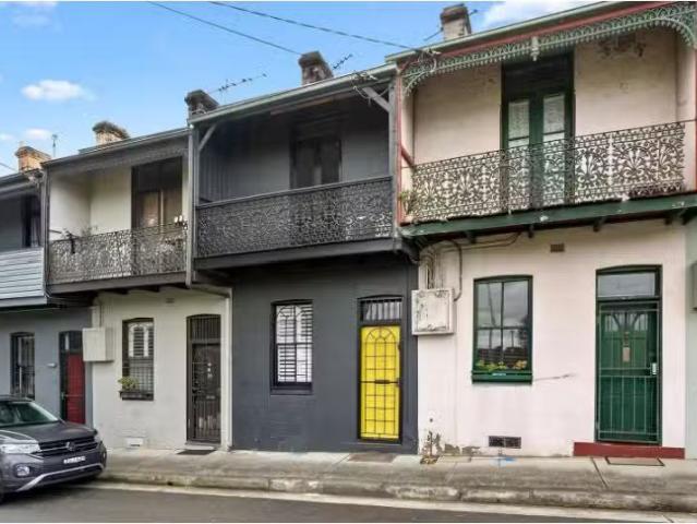 13 Council Street, St Peters House for rent Listed by Harris.