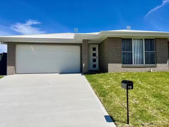 13 Cliffdale Place, Kootingal, NSW 2352