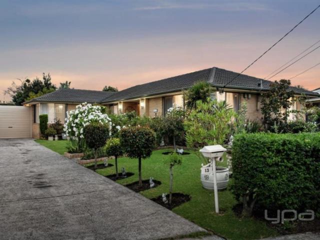 13 Dolphin Court, GLADSTONE PARK