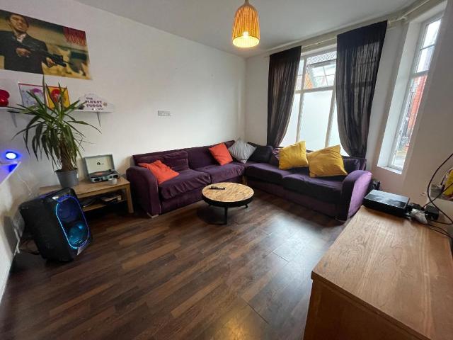 13 Edenhall Avenue, Manchester, M19 2BG, United Kingdom | 1 bed townhouse for rent #129198836 | Rentberry