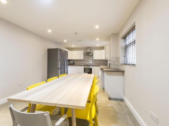 13 Edenhall Avenue, Manchester, M19 2BG, United Kingdom | 8 bed townhouse for rent #3341555 | Rentberry