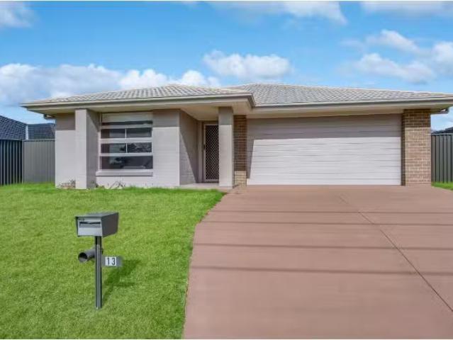 13 Edgeworth Street, Cessnock House for rent Listed by Grace.