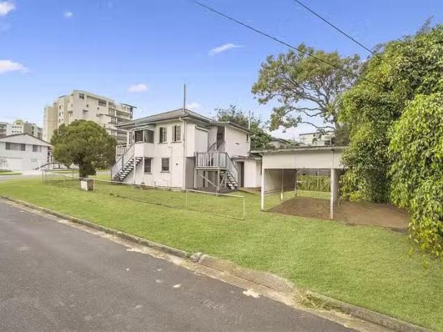 1/3 Ella Street, Redcliffe, QLD 4020