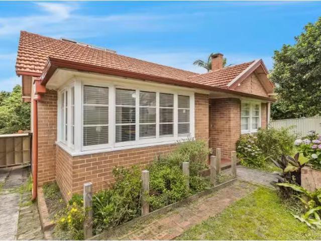 13 Gipps Street, Wollongong House for rent Listed by Nicole C.