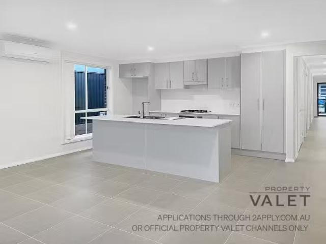13 Gullygum Street, Horsley House for rent Listed by Michelle.
