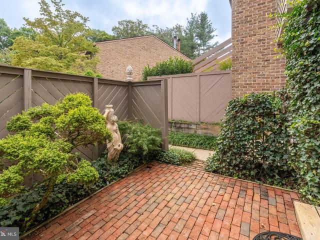 13 Hampshire Woods Court