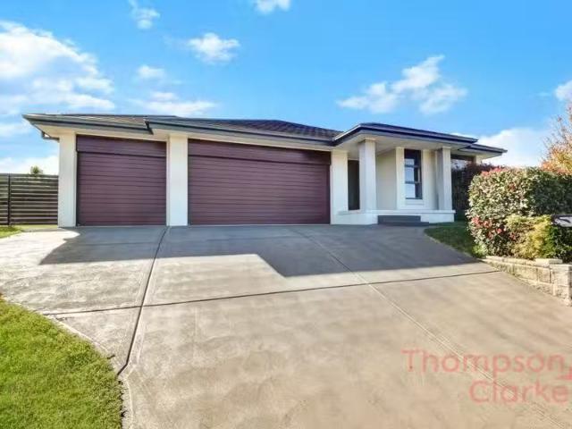 13 Hinchinbrook Close, Ashtonfield House for rent Listed by J.
