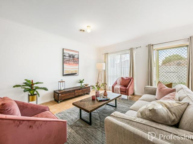 13 Hinchinbrook CloseCaroline Springs VIC 3023, Australia