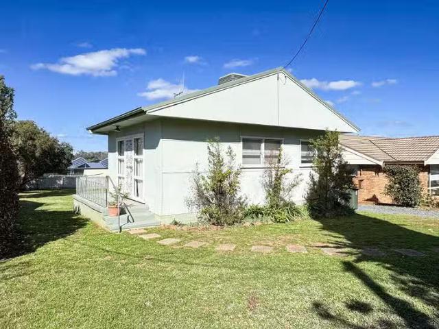 13 Hume Street, Parkes, NSW 2870