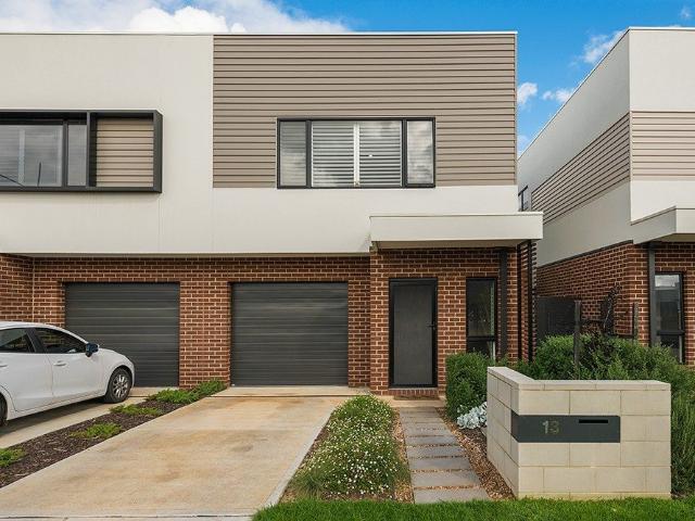 13 Landsby Drive, Avondale Heights