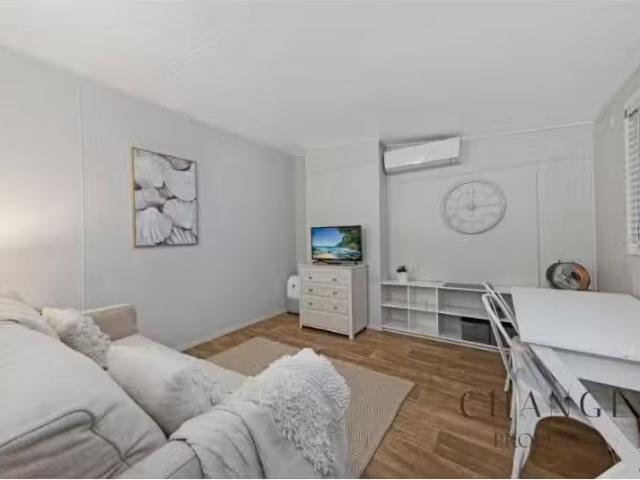 1/3 Lakeside Drive, Macmasters Beach Apartment for rent Liste.