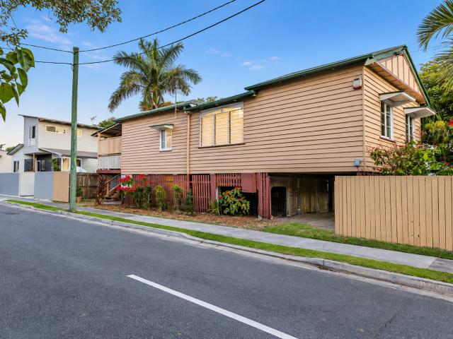 13 Laura Street, STONES CORNER, QLD 4120