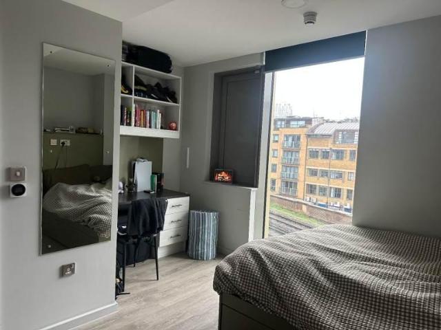 13 Long Street, London, E2 Studio to rent £1,500 pcm £346 pw