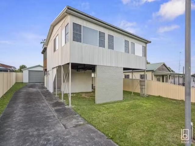 13 Melrose Avenue, GOROKAN House for rent Listed by Craig And.