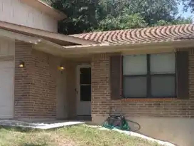 13 Moss Rock Dr, 2 beds, 2 full baths