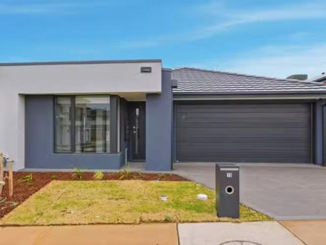 13 Nadeen Road, Mambourin, VIC 3024