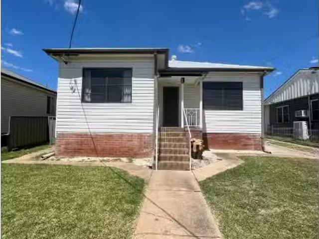 13 Nelson Street, COWRA House for rent Listed by Sally Thurte.
