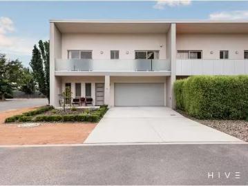 13 Oberon Close, Harrison House for rent Listed by Georgia Ha.