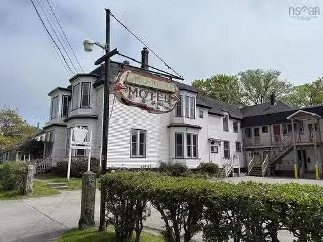 13 Parade Street, Yarmouth, NS, B5A 3A5 investment for sale.