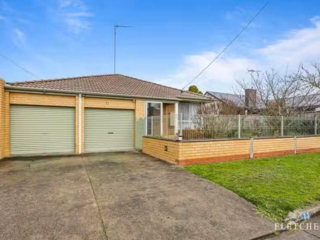 13 Park St E, Redan VIC 3350 House For Lease