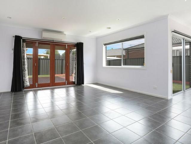13 Pearce Circuit, Point Cook VIC, Belconnen