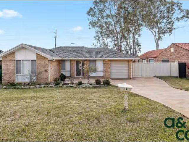 13 Petunia Place, MACQUARIE FIELDS House for rent Listed by C.