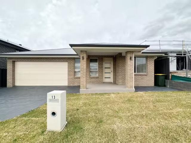 13 Red Gum Road, TAHMOOR House for rent Listed by Jasmin Smit.