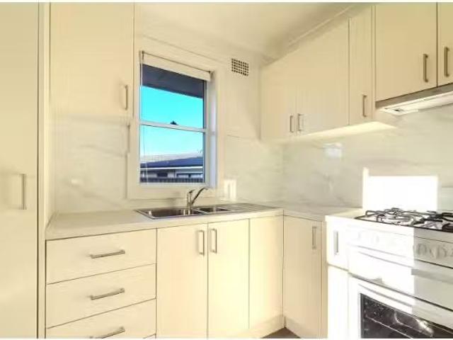 13 Redditch Crescent, HEBERSHAM House for rent Listed by Sall.