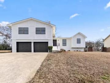 13 ROYAL COACH CIR, BESSEMER, AL 35022