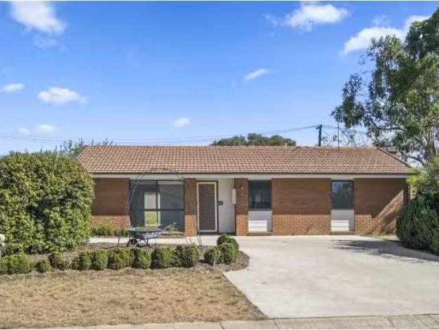 13 Rylah Crescent, Wanniassa House for rent Listed by Joe Kal.