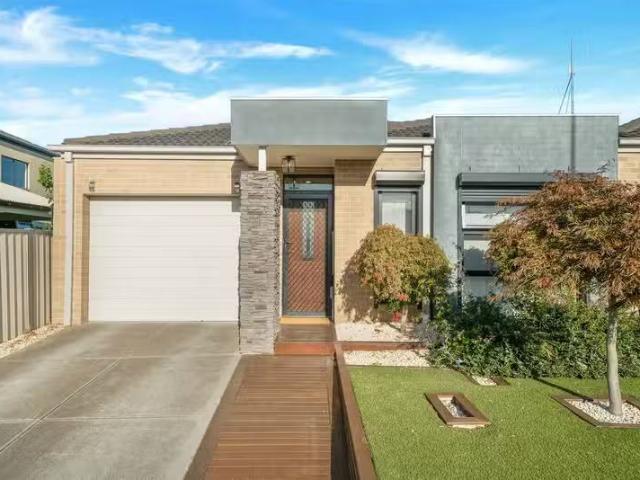1/3 Santander Crescent, POINT COOK, VIC 3030 House for Rent