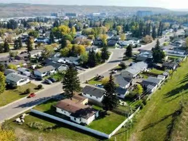 13 Saunderson Avenue, Fort Mcmurray, AB, T9H 1N1 house for s.