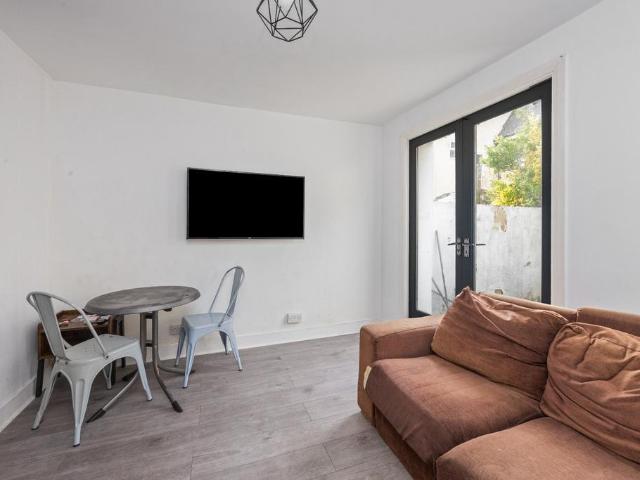 13 St. Pauls Street, East Sussex BN2 1 bed terraced house to rent £638 pcm £147 pw