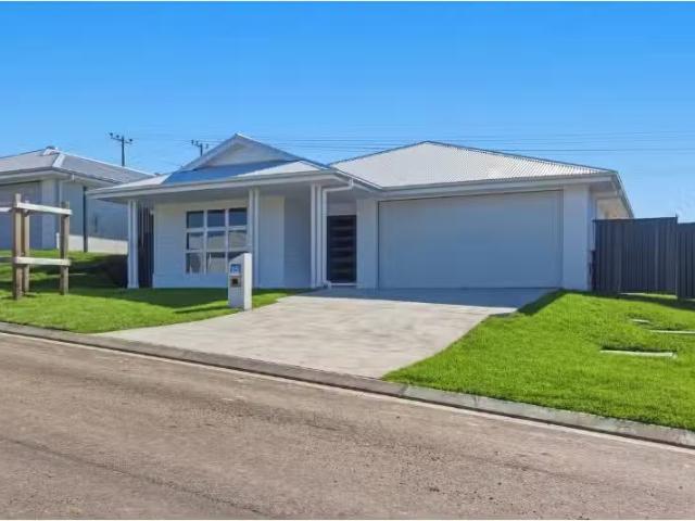 13 Staghorn Street, Thrumster House for rent Listed by Rebecc.