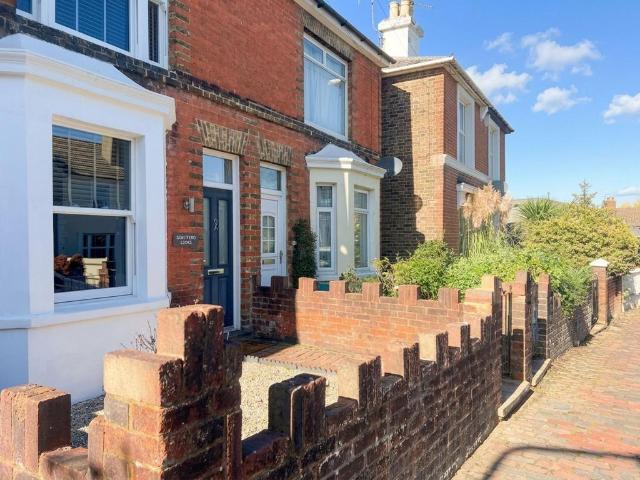 13 Stratford Street, Tunbridge Wells. 2 bed semi detached house to rent £1,850 pcm £427 pw