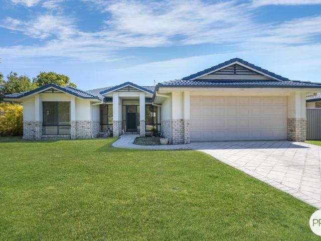 13 Suffolk Parade, POTTSVILLE NSW 2489