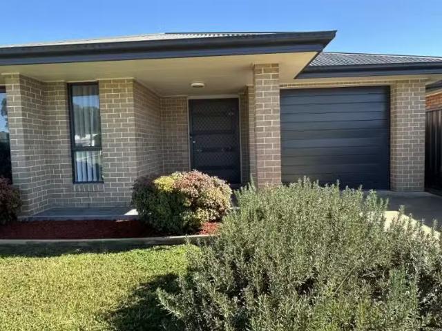 1/3a Curry Street, ABERDARE Townhouse for rent Listed by Kati.