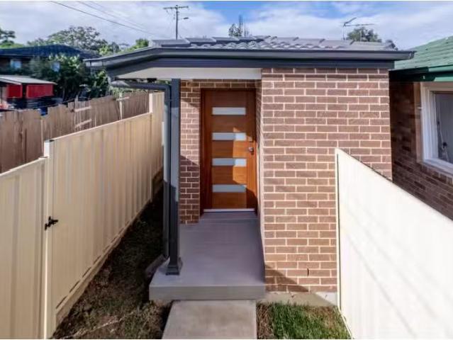 13A Feramin Avenue, Whalan House for rent Listed by Naomi O'b.