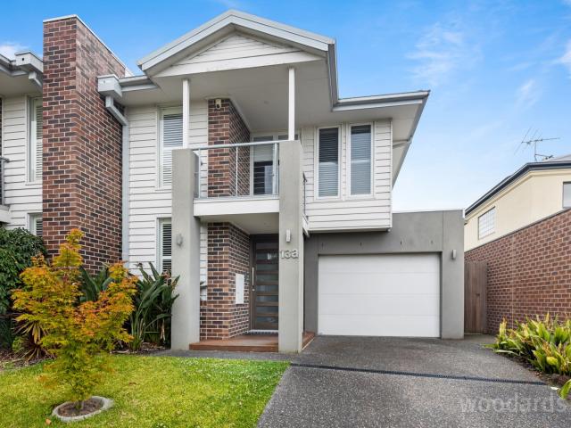13A Hamilton Crescent, Doncaster East