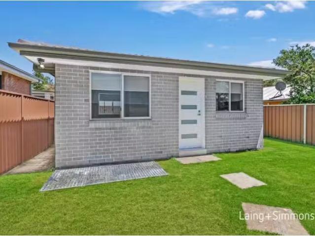 13a Roebuck Cres, Willmot House for rent Listed by Fanar Yaco.