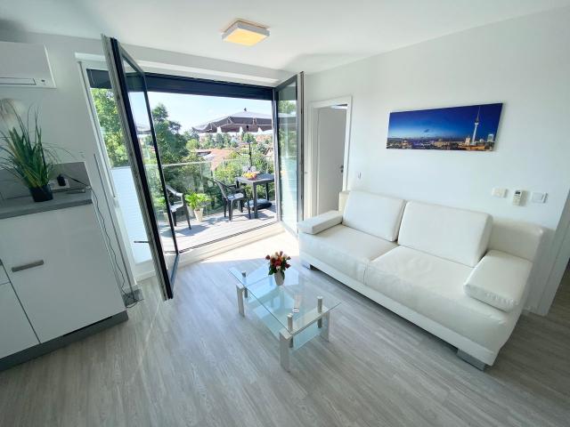 13B new 2 room apartment with balcony only 5.4km from Alexanderplatz/free wifi, Berlin Amsterdam Apartments for Rent